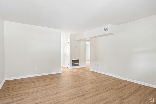 2BR, 1BA - 846SF - Living Room - EP on Lower Wetumpka