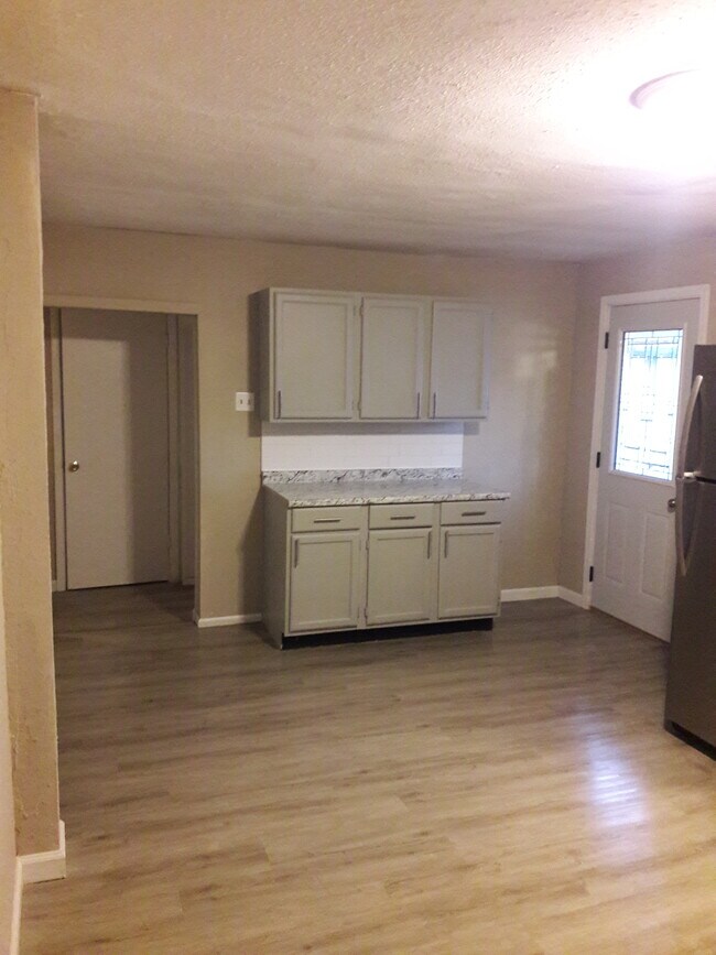 Photo - 220 Broadway Ave