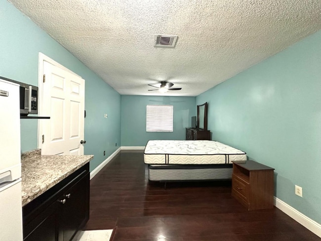 Photo - 106 Coralwood Cir