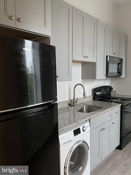 Photo - 933-35 Belmont Ave