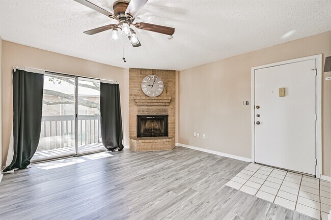 Photo - 260 El Dorado Blvd Unidad 2008