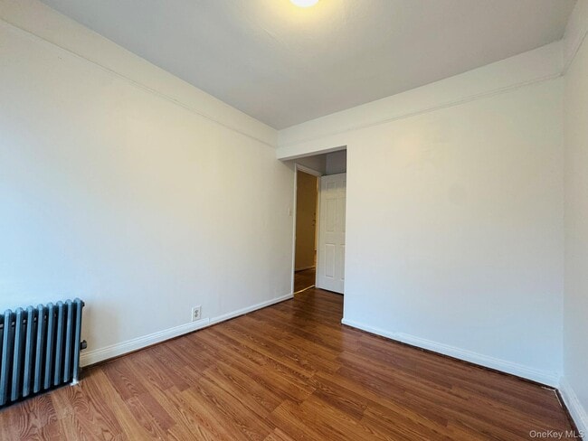 Building Photo - 21-13 25th Rd Rental