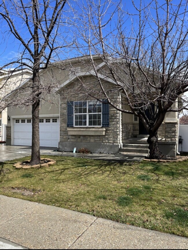 Building Photo - 6651 S Interlochin Ln