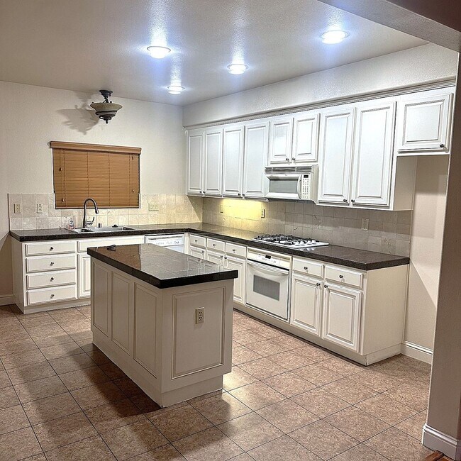 Photo - Lovely 4 Bed 2.5 Bath 2 Story Single Famil...