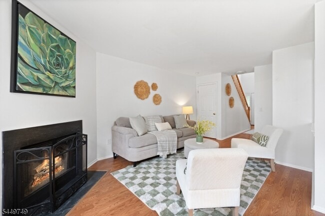 53 Dewitt Ln
