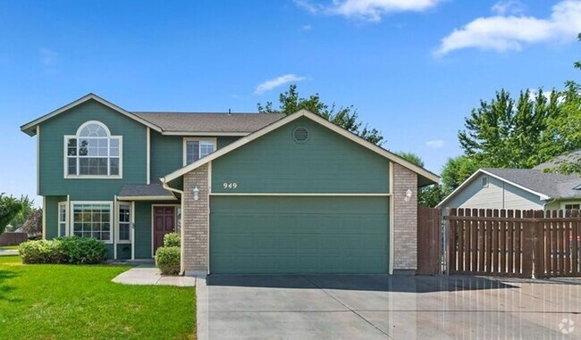 Building Photo - 3 bed, 2.5 bath, 2 car garage with a spaci... Rental