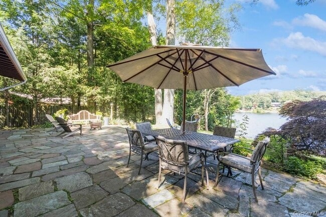 Photo - 224 Lake Shore Rd
