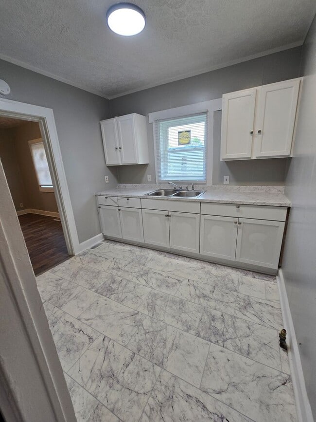 Photo - Spacious Two Bedroom Single Family Near 10th and Belmont Ave