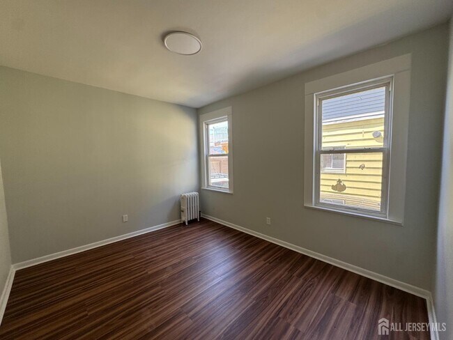 Photo - 266 Sandford St