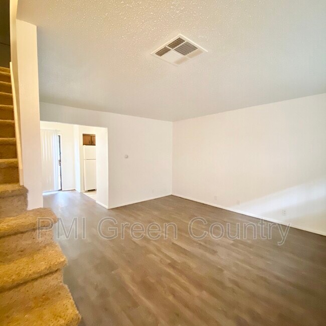 Photo - 4646 S Darlington Ave