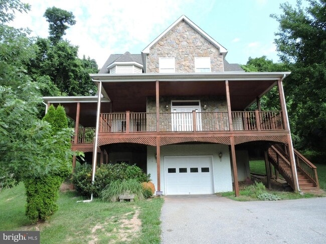 Building Photo - 34 Niagara Way