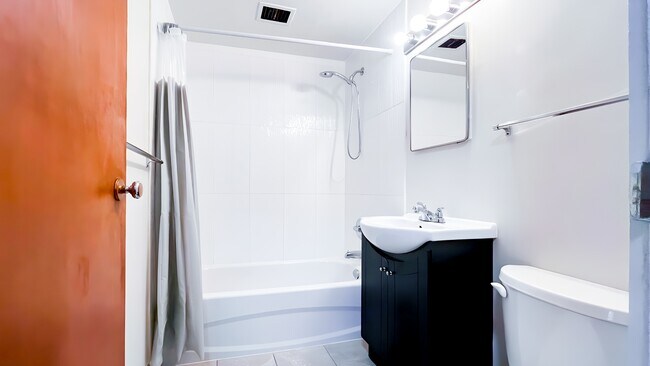 Photo - 1925 Nelson St Unit 109