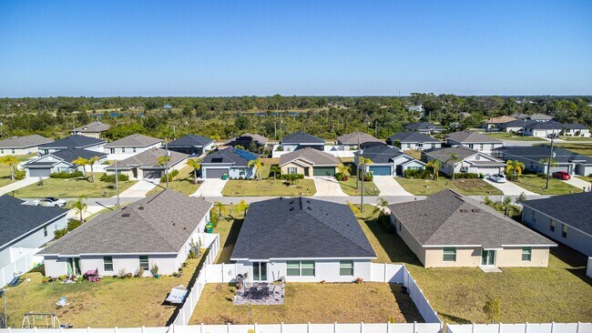 Photo - 111 Naomi Pl