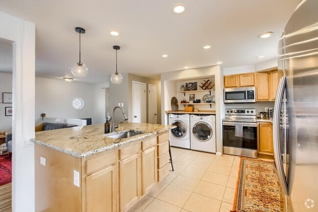 Building Photo - 62nd10976 Unit #A Rental