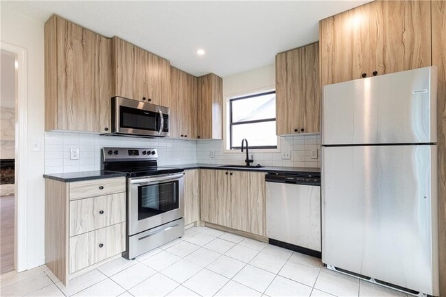 Photo - 1601 Walker St SE