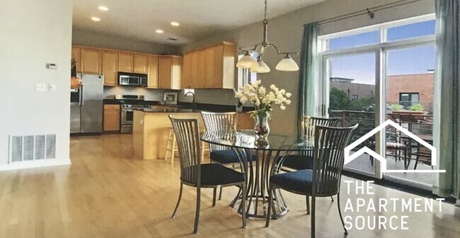 Photo - 924 W Cornelia Ave Unit 4E