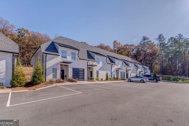 Photo - 77 Chateau Dr SE