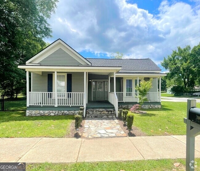 Building Photo - 102 Lipham St Rental