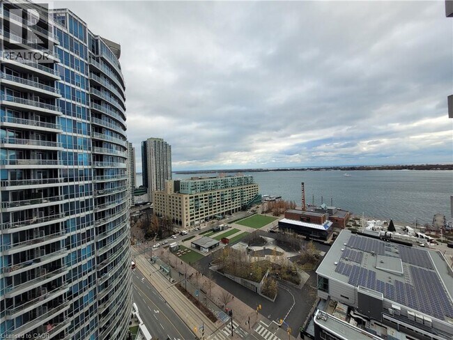 Photo - 228 Queens Quay W Unité 2203