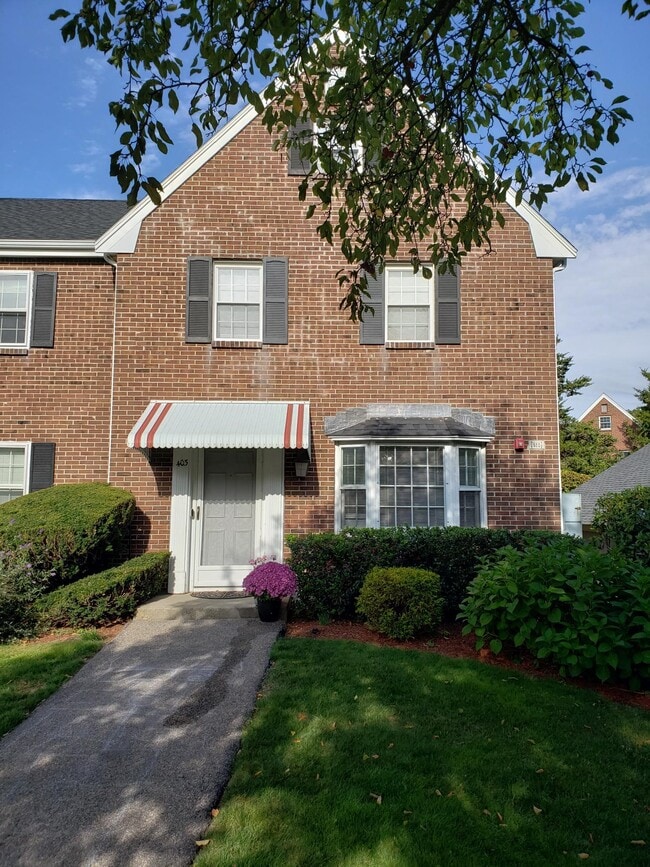 Photo - 403 Erin Rd