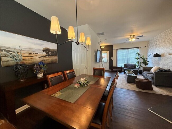Photo - 1524 Cove Creek Cir