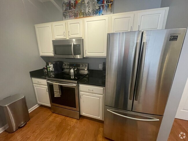 Building Photo - Gorgeous Condo For Rent at the 903 in Prov...