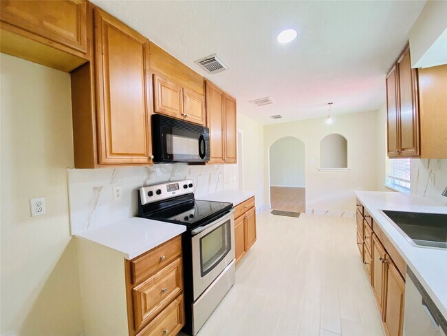 Photo - 13447 Greenway Dr