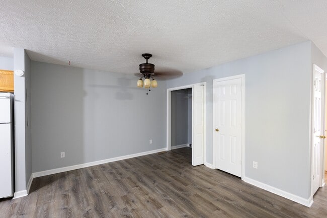 Building Photo - 135 W 14th Ave