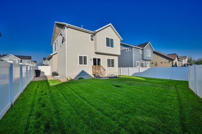 1113 Meadow Walk Dr