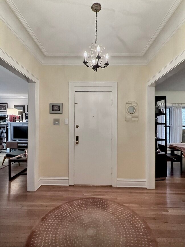 Photo - 2921 N Pine Grove Ave Unit 1