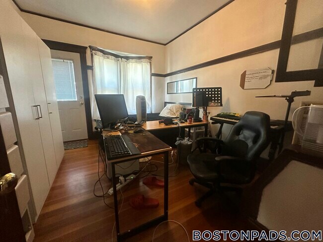 100 W Adams St Unit 2