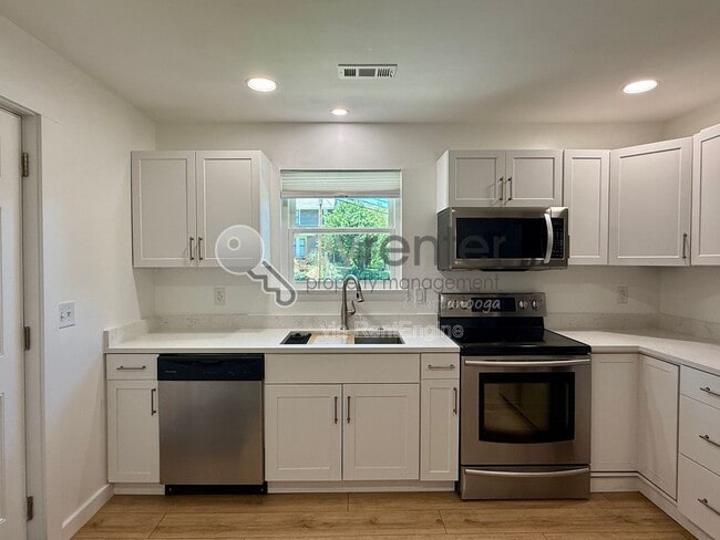Photo - 1004 Summer St