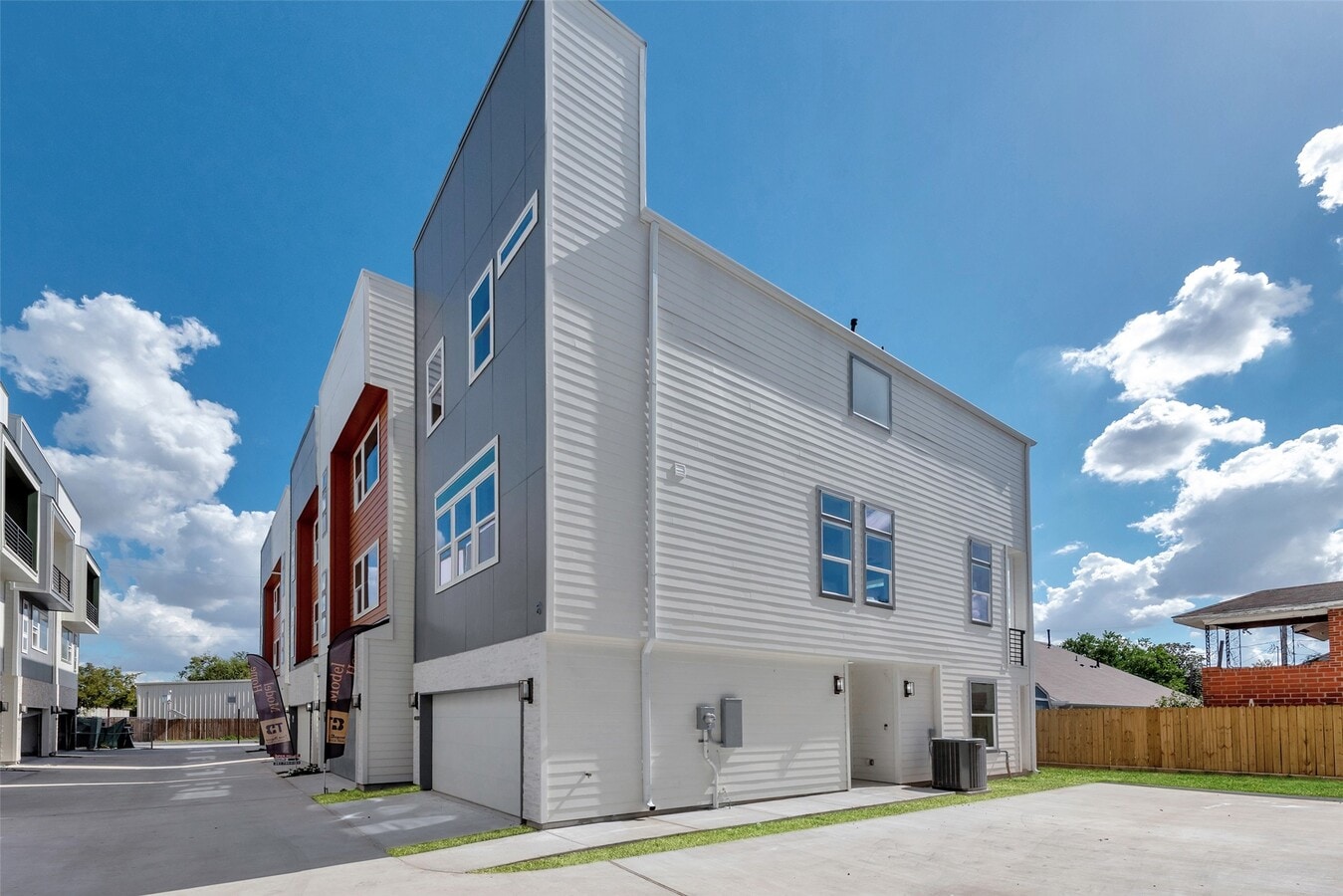 Photo - 1805 Emir St