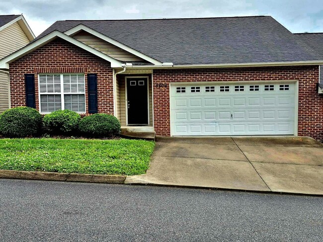 Updated 2br/2ba condo in the heart of West... - Updated 2br/2ba condo in the heart of West...