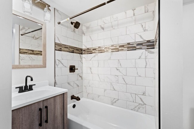 Photo - SCORE 50% OFF 1ST MONTH'S RENT IF SIGNED BY DEC 19! Stunning 4 bedroom home in Mt. Washington ava...