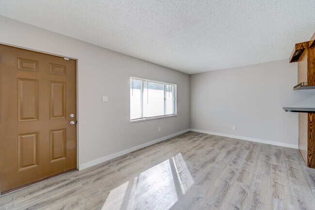 Photo - (354) 3937-39 Jane Unit 3939