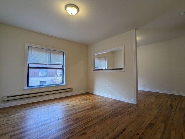 Building Photo - 813 W Waveland Ave Unit 819-N1