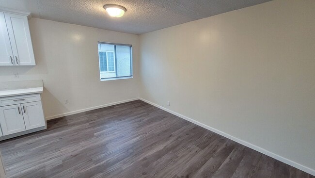 Photo - 6 Bedroom 3 Bath Two Story House with REMODELED Kitchen and Bathrooms Available Now!