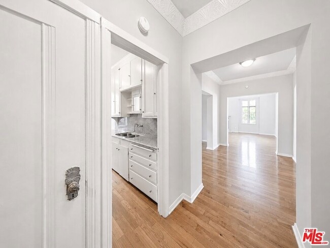 Photo - 1314 Hayworth Ave Unidad 303