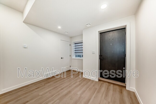 Photo - 15724-15103 103 Ave NW