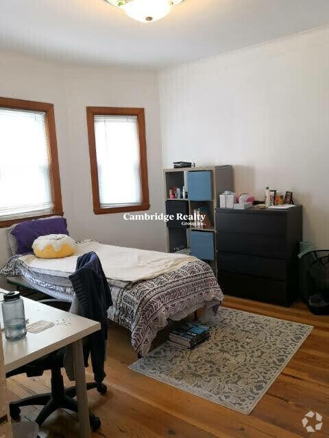 Building Photo - 24 Hardwick St Unit 1 Rental