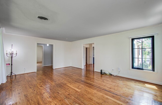 Building Photo - 6668 Merry Ln