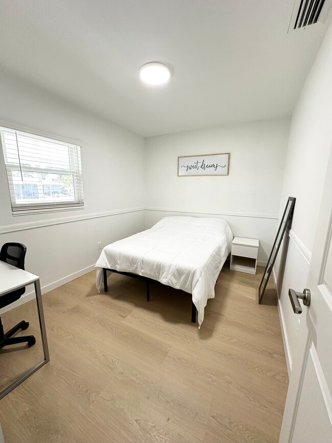 Photo - 4611 N Eddy Dr