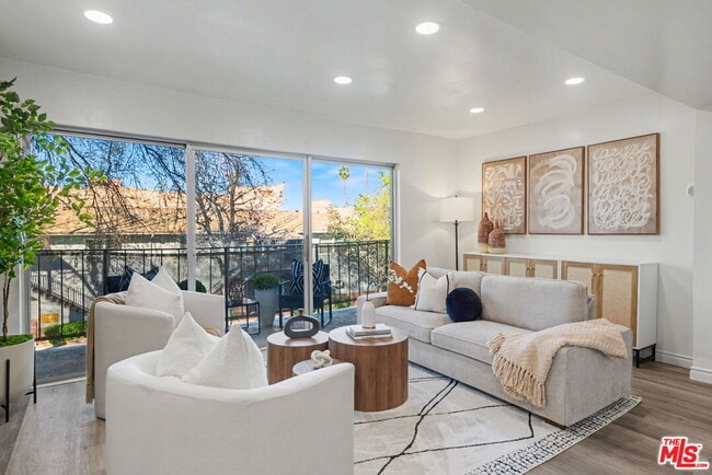 Photo - 14850 Hesby St Unidad 203