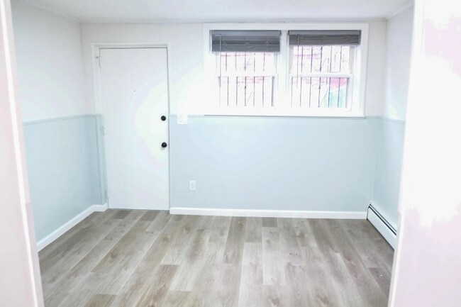 Photo - 27 Monroe St