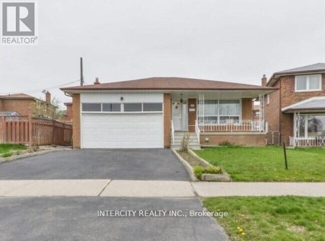 Photo - 167 Silverstone Dr