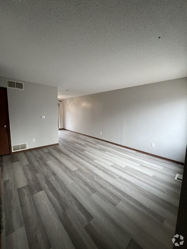 Building Photo - Fully Renovated 2Br / 1.5Ba Home with Deta...