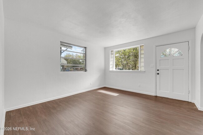 Photo - 503 W 16th St