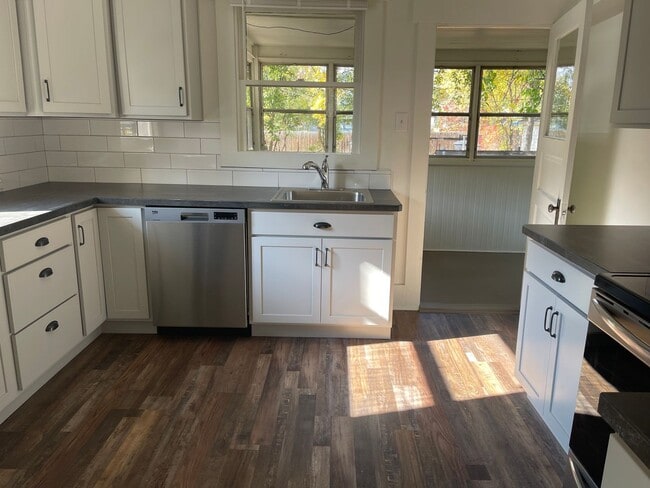 Photo - Pet Friendly 4 bedroom 1 bath