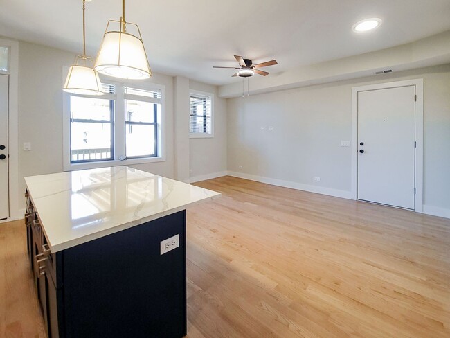 Photo - 2020 W Montrose Ave Apartments Unit 3A